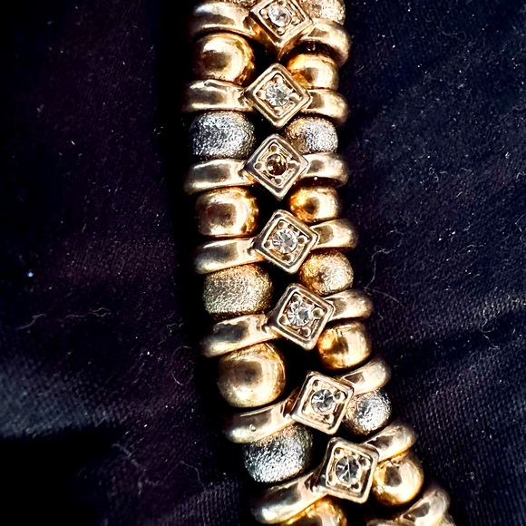 Necklace and earring set. Looks rich and Italian. - Picture 2 of 6